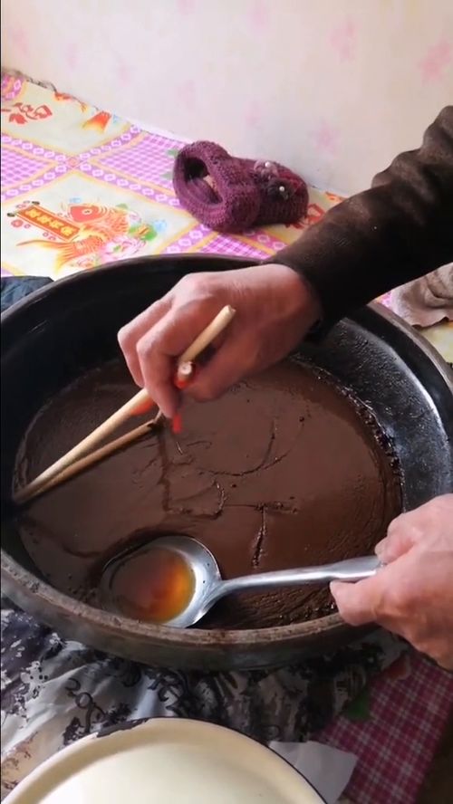 这是最传统的做法 老手艺制作香油,小时候常见,现在寥寥无几了